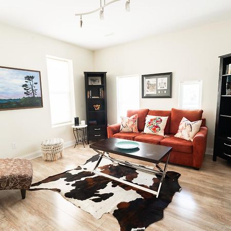 Spacious 3 Bedroom Apartment In Heart Of Niagara Thorold Esterno foto