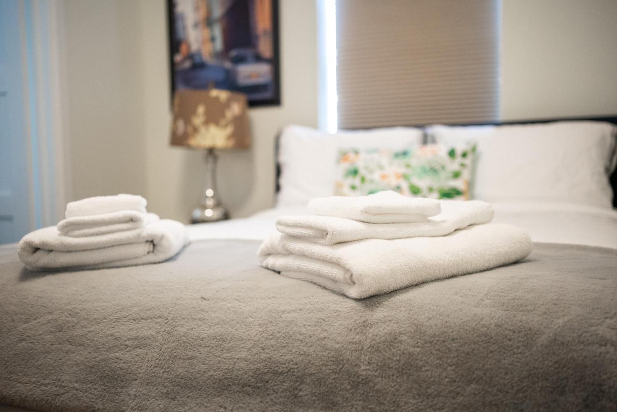 Spacious 3 Bedroom Apartment In Heart Of Niagara Thorold Esterno foto