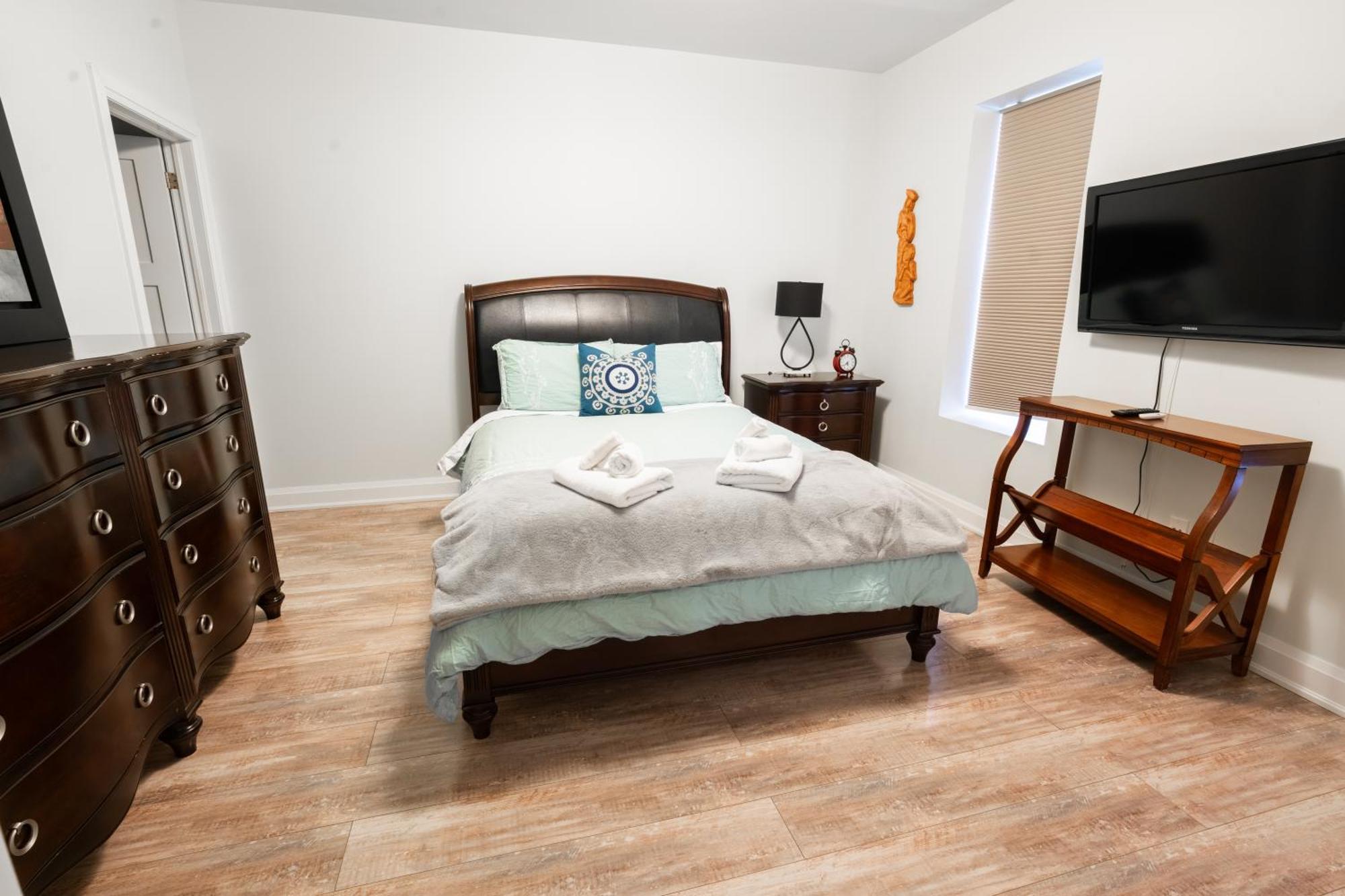 Spacious 3 Bedroom Apartment In Heart Of Niagara Thorold Esterno foto