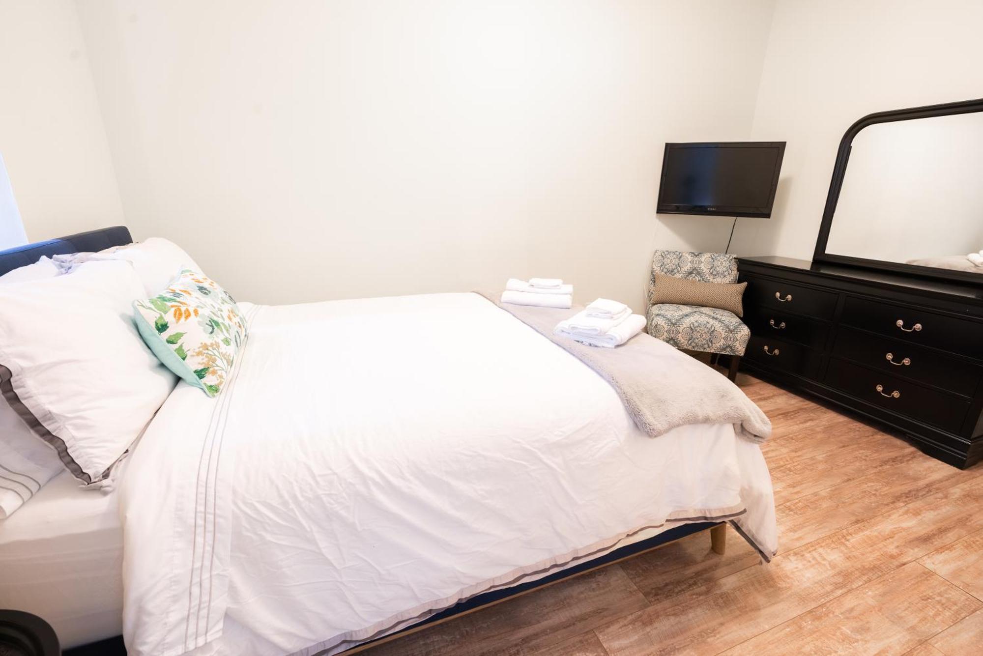 Spacious 3 Bedroom Apartment In Heart Of Niagara Thorold Esterno foto